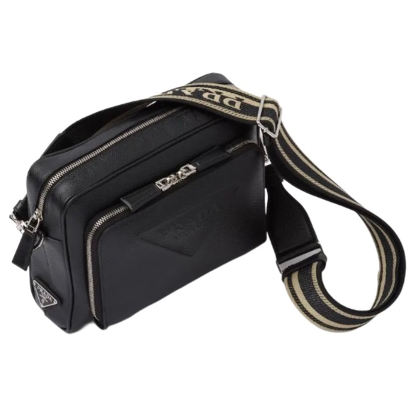 🆕PRADA Bandiliera Black Saffiano Logo Embossed Crossbody Camera Bag SHW • UNISEX - Picture 2 of 11
